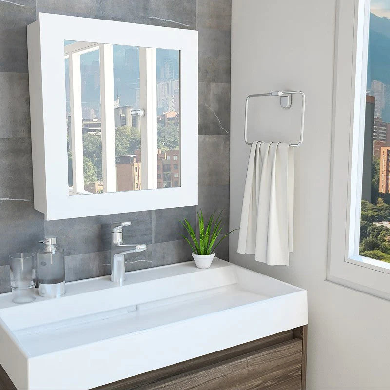Botiquin Bath, Blanco, con puerta espejo y dos entrepaños para colocar objetos de aseo
