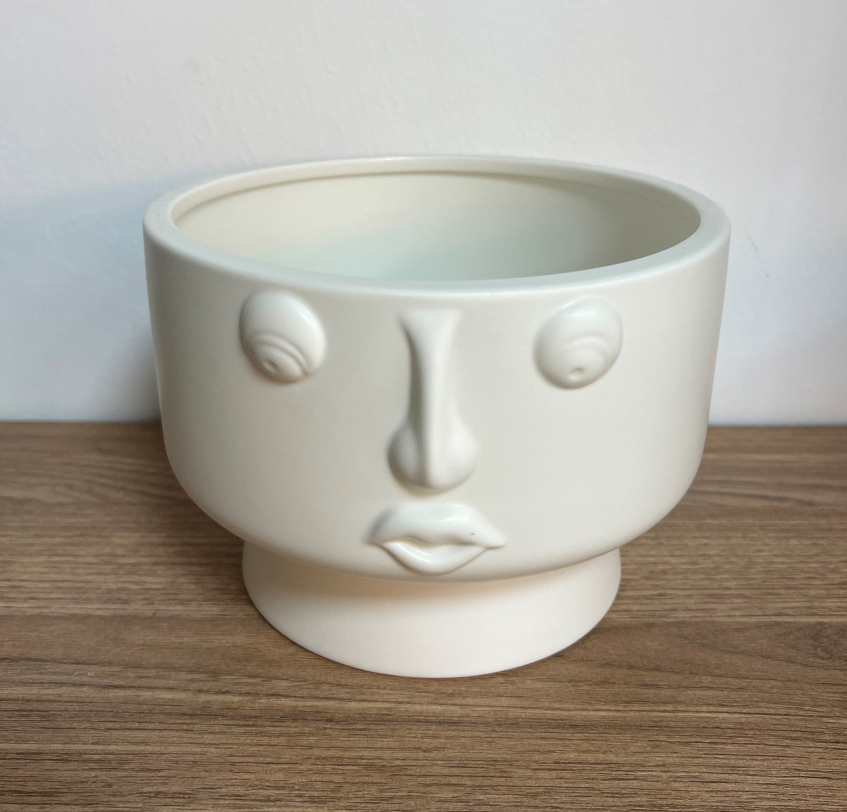 Macetero blanco cara minimalista